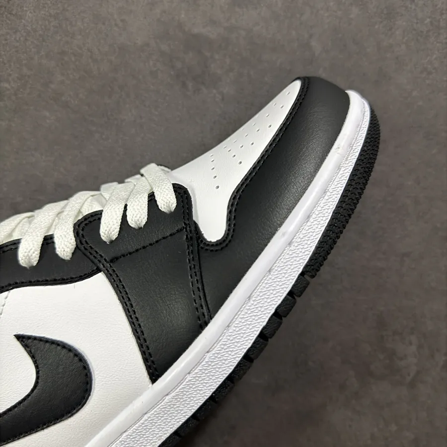 Air Jordan AJ1 Low in Grained Calfskin
