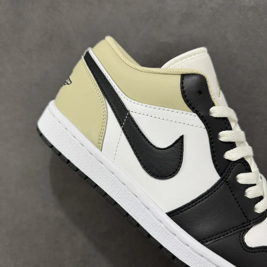 Air Jordan AJ1 Low in Grained Calfskin