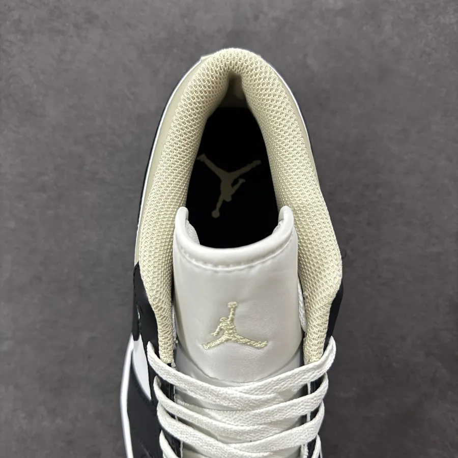 Air Jordan AJ1 Low in Grained Calfskin