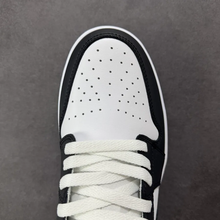 Air Jordan AJ1 Low in Grained Calfskin