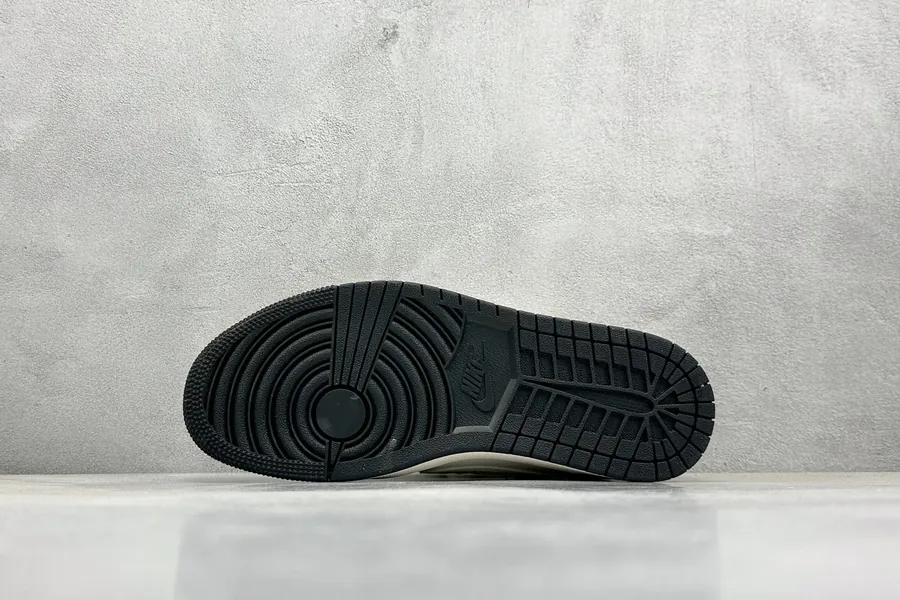 Fraent x Travis Scott x Air 1 Low Triple Collaboration Sneaker