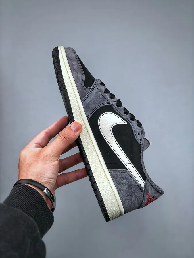 K Travis Scott x Nike Air Jordan 1 OG Version