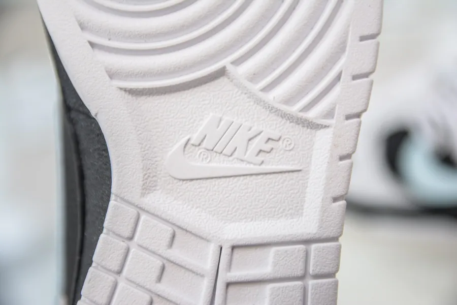 Nike Dunk Low Reverse Panda