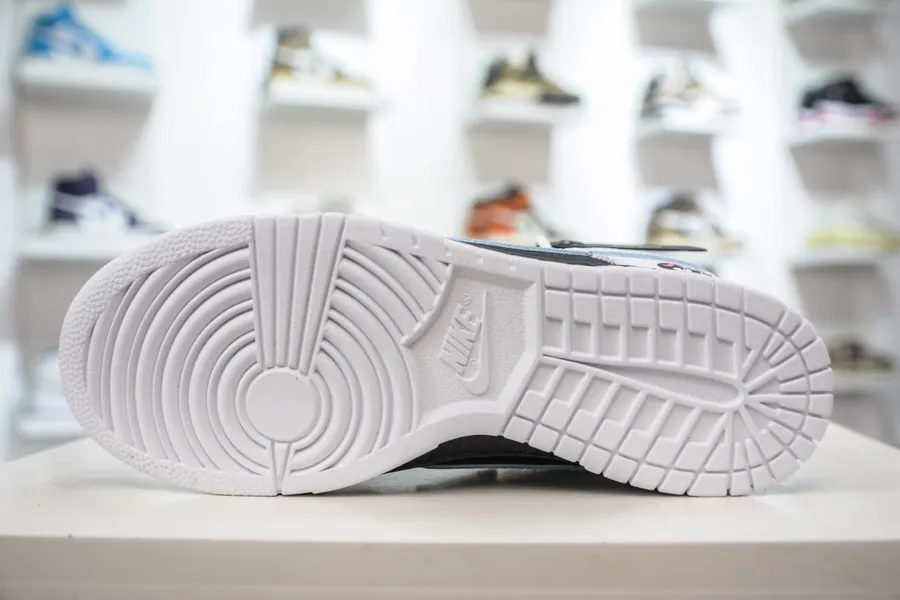 Nike Dunk Low Reverse Panda