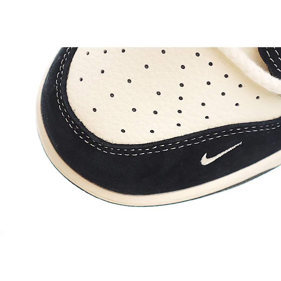 NK SB Dunk Low Off Wwhite