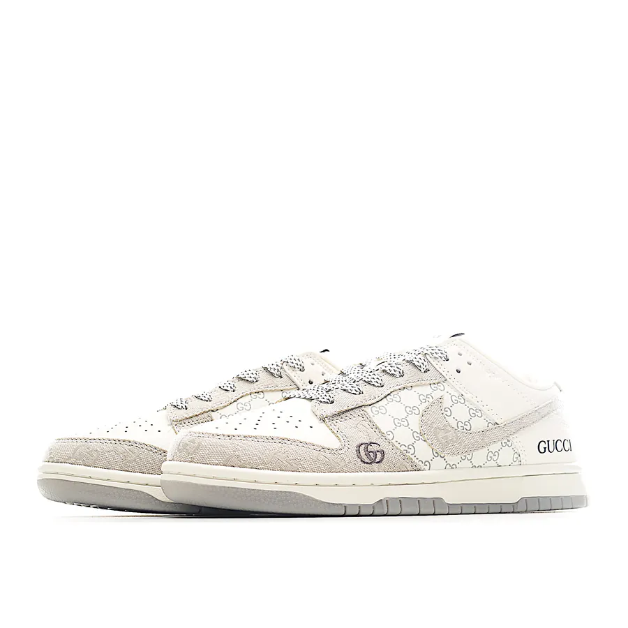 Nk SB Dunk Low x Gucci Collaboration Low Sneakers
