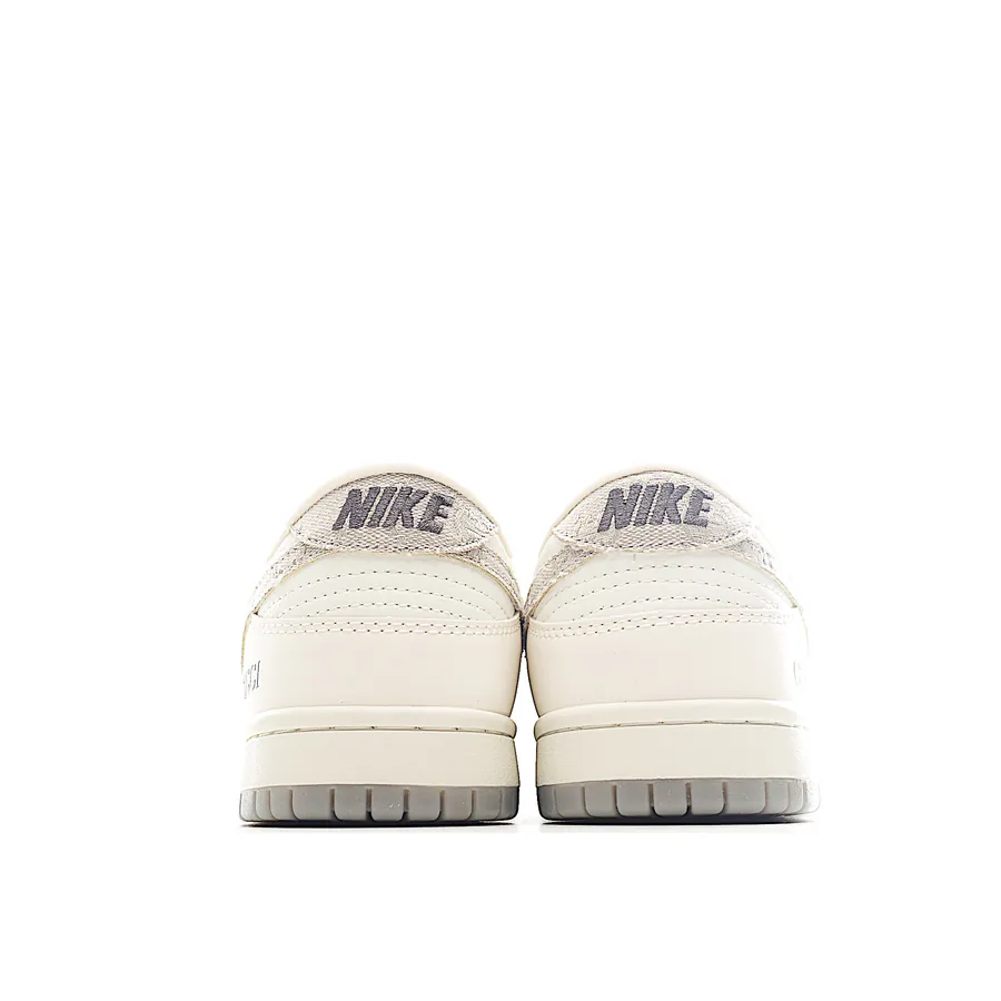 Nk SB Dunk Low x Gucci Collaboration Low Sneakers