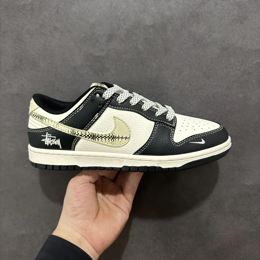 Nike SB Dunk Low Stussy Collaboration Sneaker