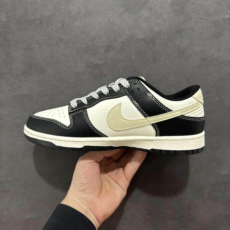 Nike SB Dunk Low Stussy Collaboration Sneaker