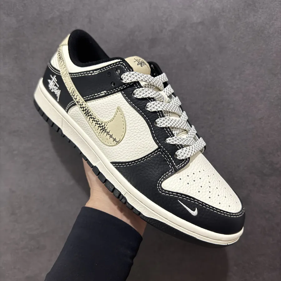 Nike SB Dunk Low Stussy Collaboration Sneaker