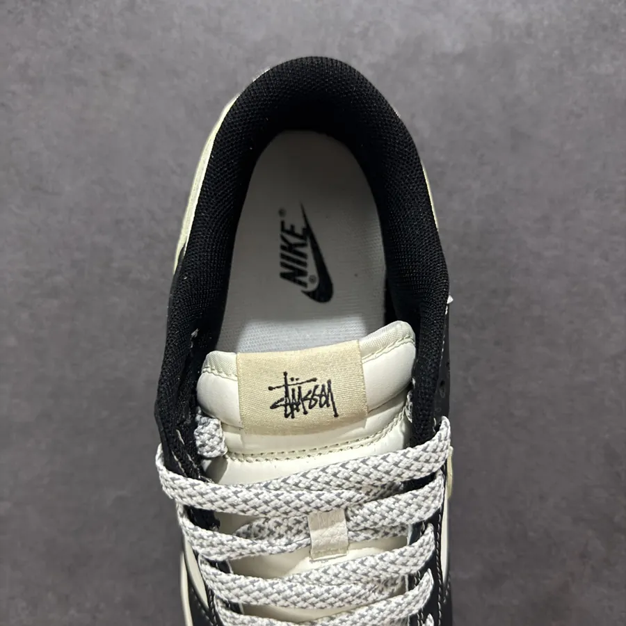 Nike SB Dunk Low Stussy Collaboration Sneaker