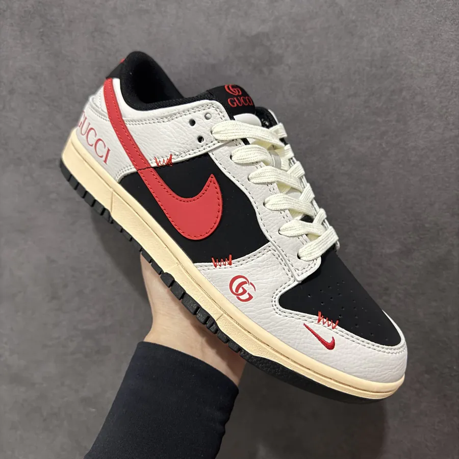 OG Version Dunk SB Low Low Top Sneaker