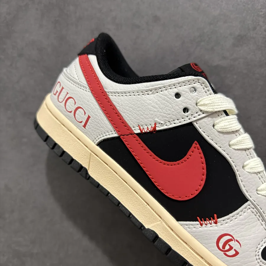 OG Version Dunk SB Low Low Top Sneaker
