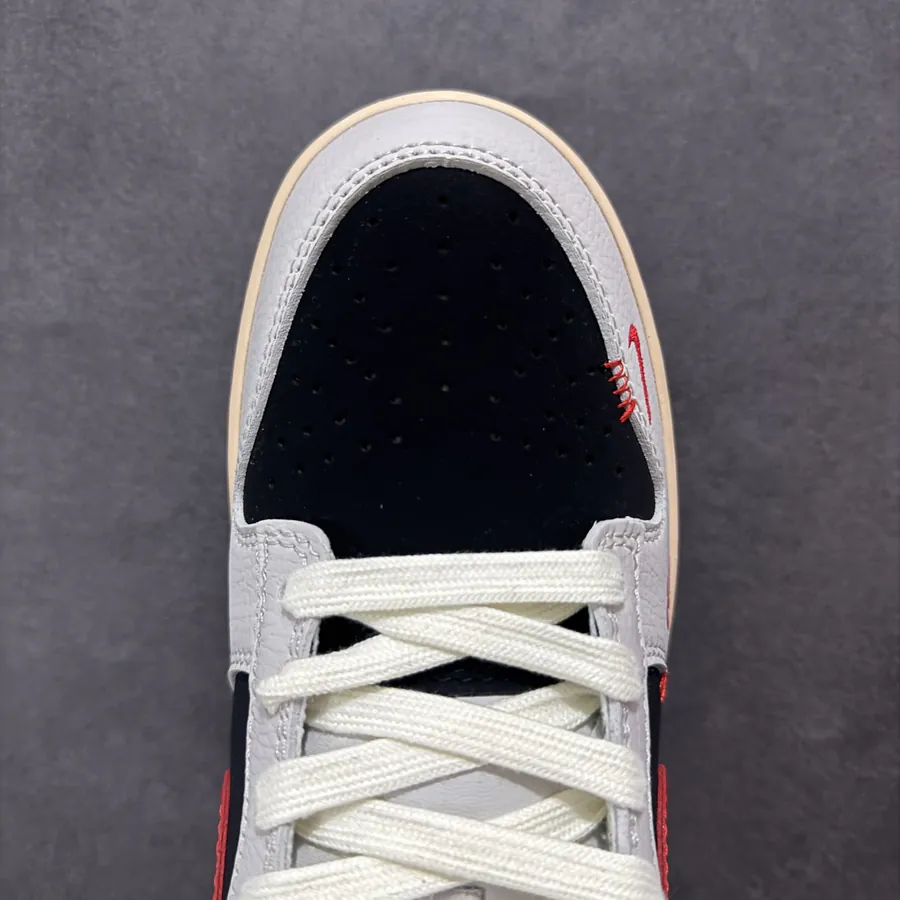 OG Version Dunk SB Low Low Top Sneaker