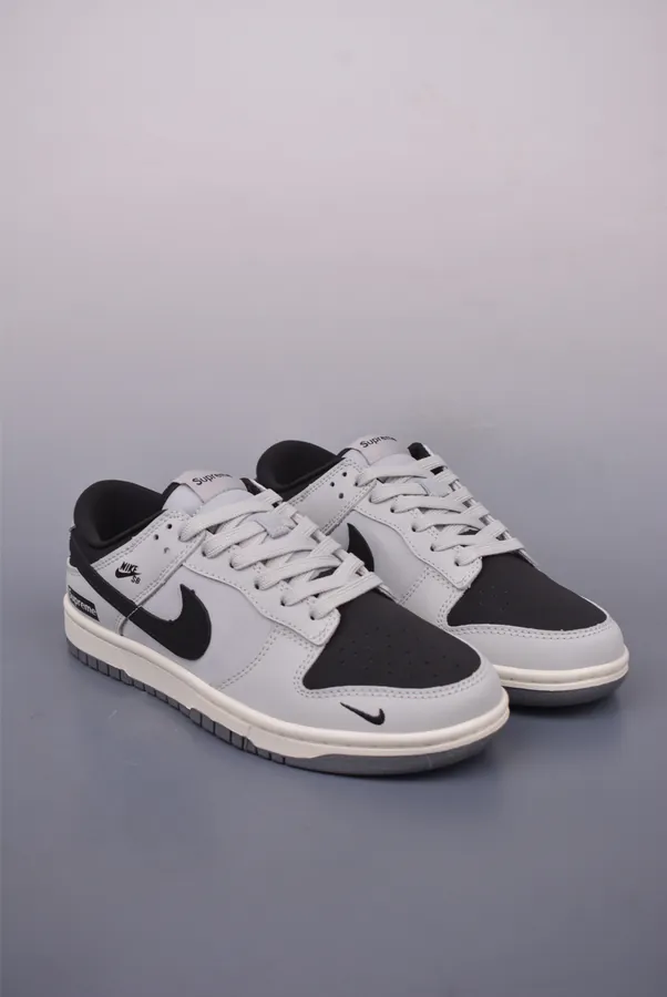 Nike SB Dunk Low Supreme OG Version
