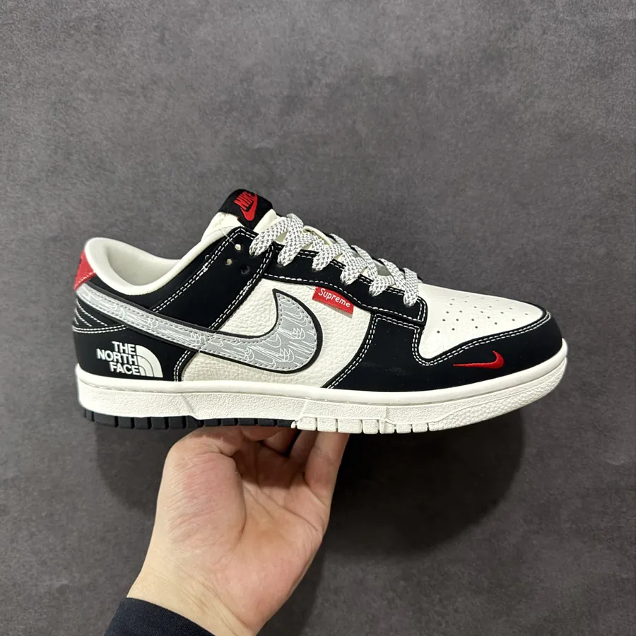 The North Face x Supreme Dunk SB Low OG Version