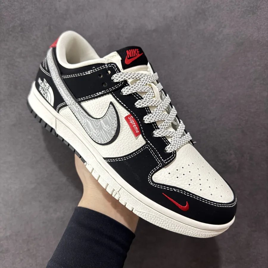 The North Face x Supreme Dunk SB Low OG Version