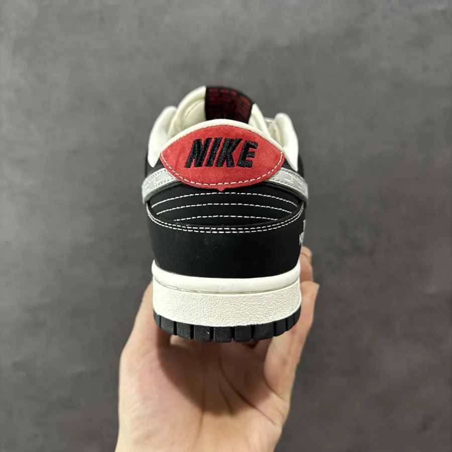 The North Face x Supreme Dunk SB Low OG Version