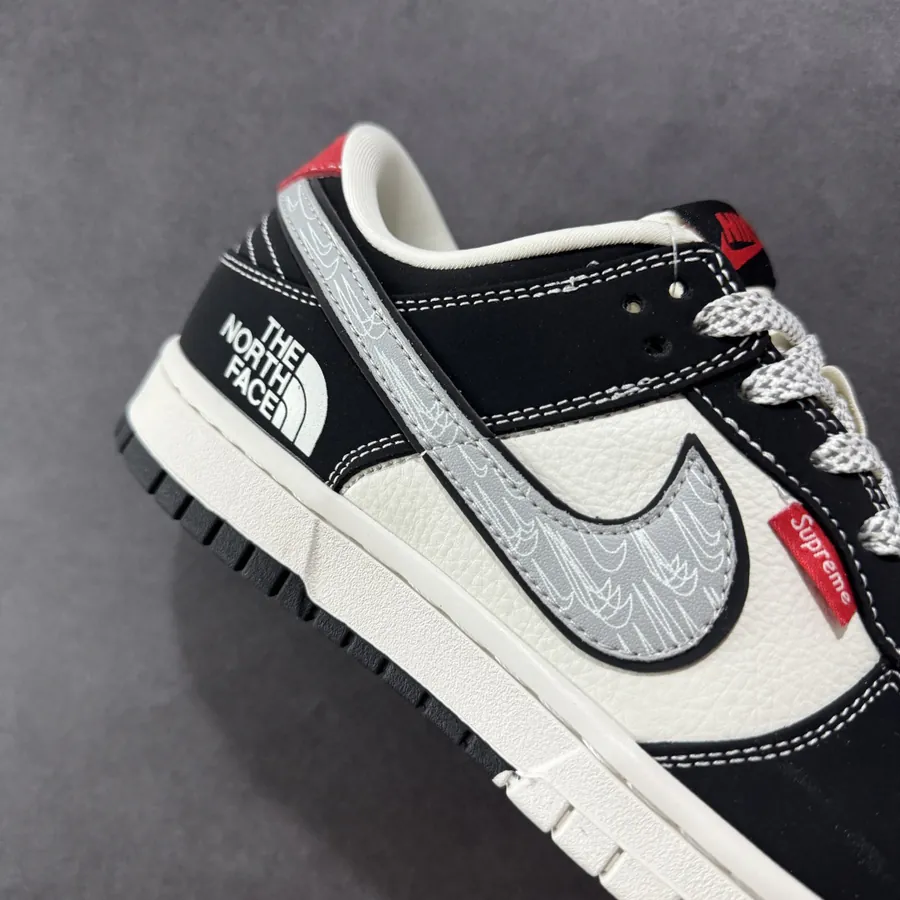 The North Face x Supreme Dunk SB Low OG Version