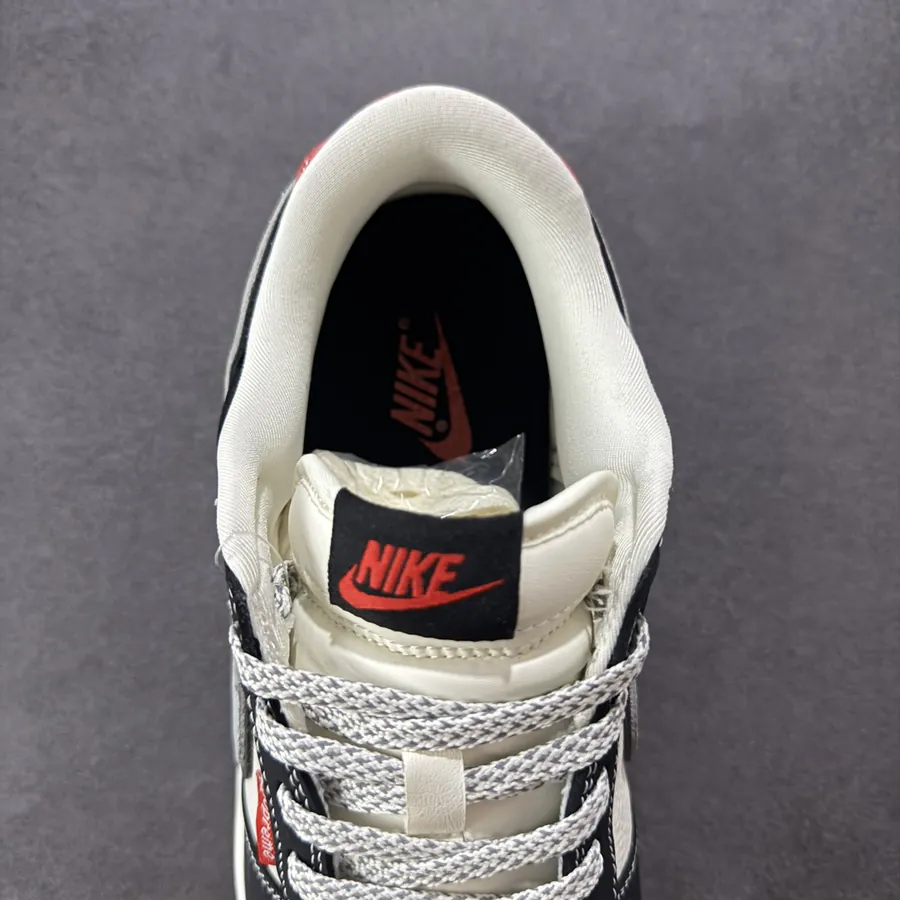 The North Face x Supreme Dunk SB Low OG Version