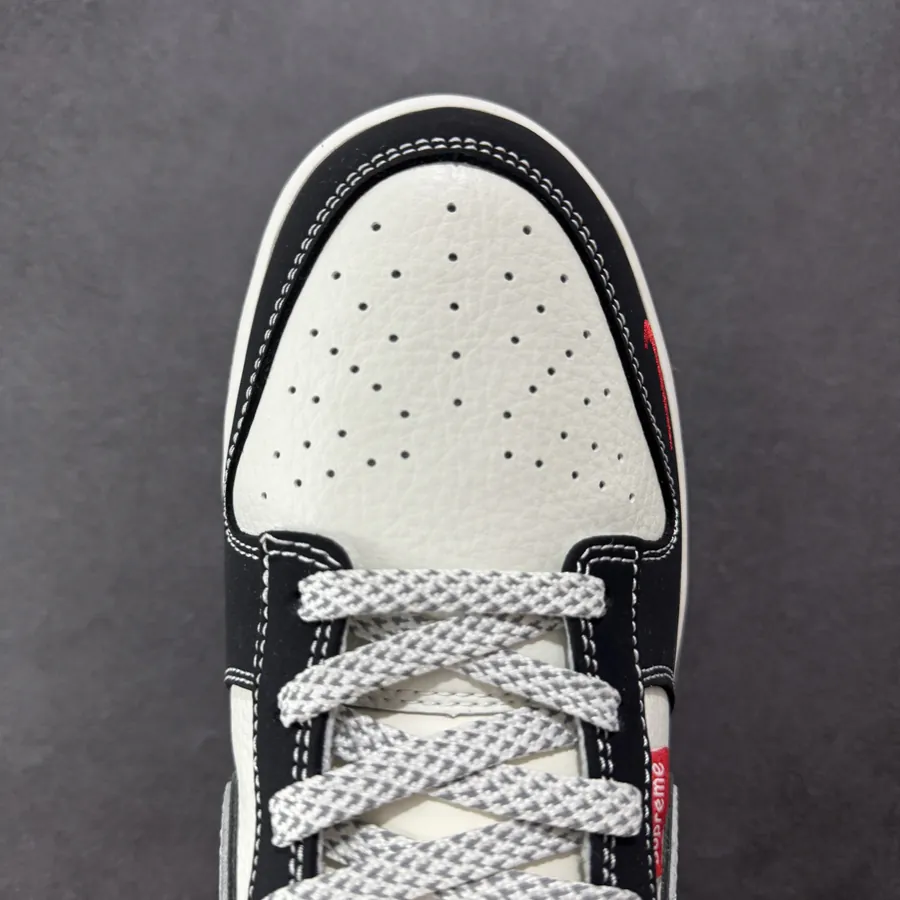 The North Face x Supreme Dunk SB Low OG Version