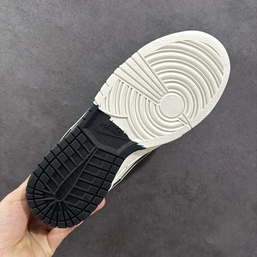 The North Face x Supreme Dunk SB Low OG Version