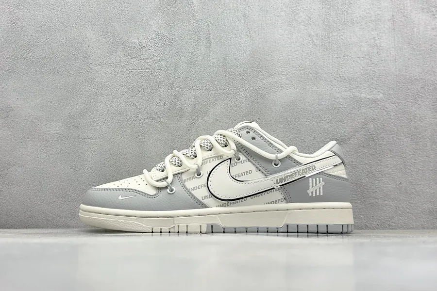 OG Version Nike SB Dunk Low x UNDEFEATED White Grey Straps