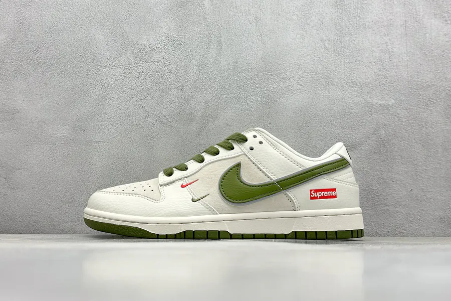 NK SB Dunk Low Supreme Double Hook Deep Green