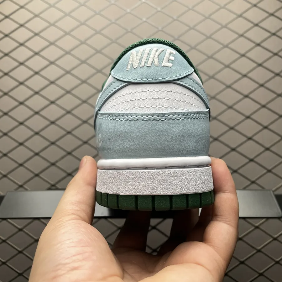 NK Dunk Low Custom Low Sneaker