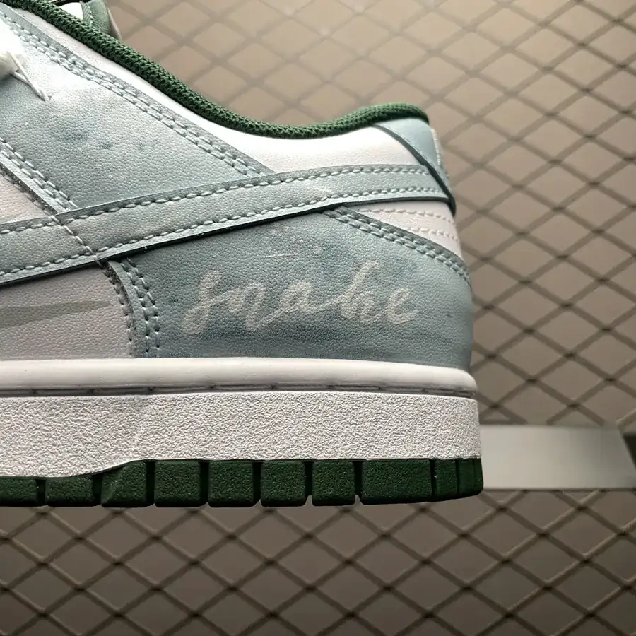 NK Dunk Low Custom Low Sneaker
