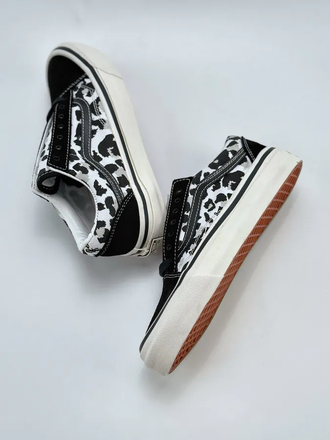 VAN Men's and Women's LX Old Skool Canvas Sneakers