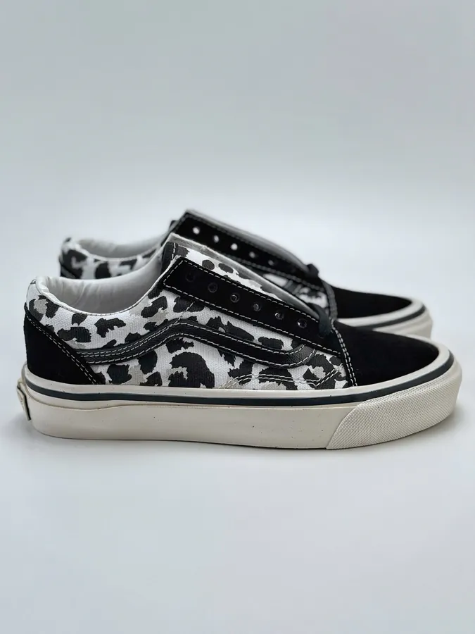 VAN Men's and Women's LX Old Skool Canvas Sneakers
