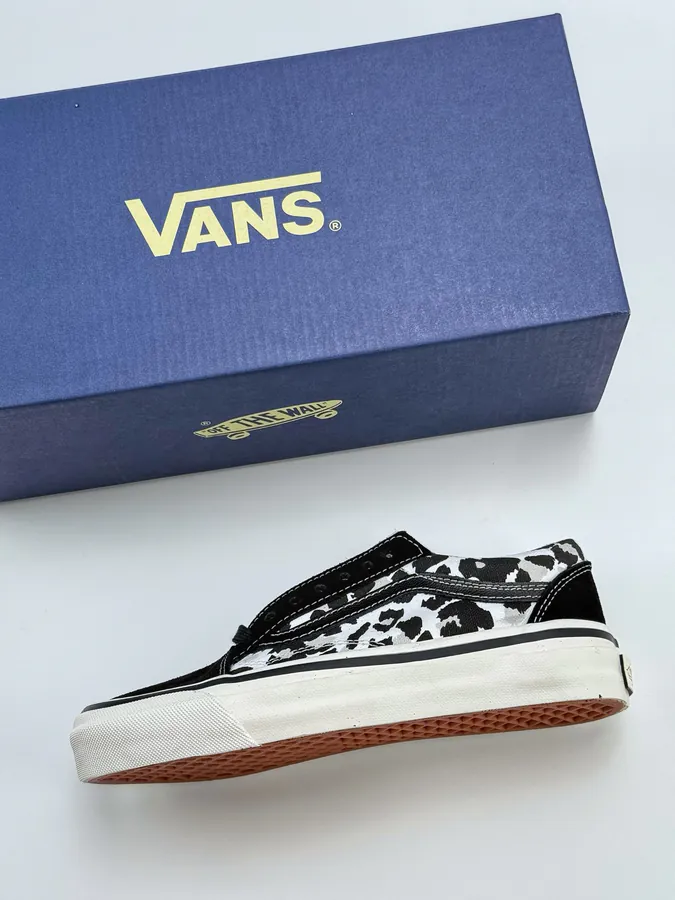 VAN Men's and Women's LX Old Skool Canvas Sneakers