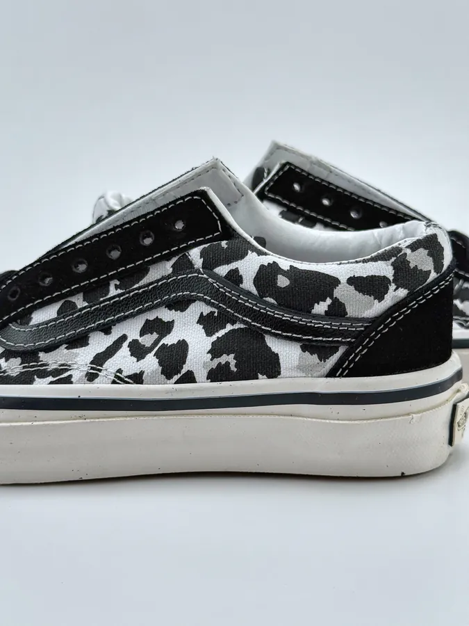 VAN Men's and Women's LX Old Skool Canvas Sneakers