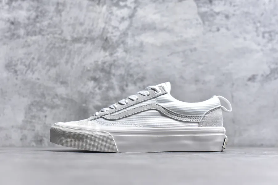 Vans Style 36 Decon SF Retro Sneaker with Killer Whale Half Boat Toe