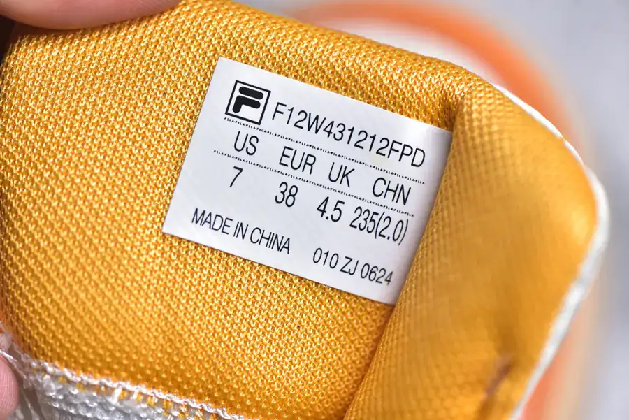 FILA FUSION Carrot 2.0 Classic Versatile Low Top Sneaker