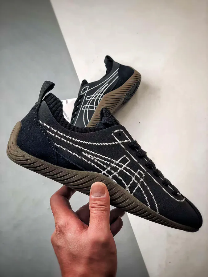 Onitsuka Tiger Sclaw Black Low Top Sneaker