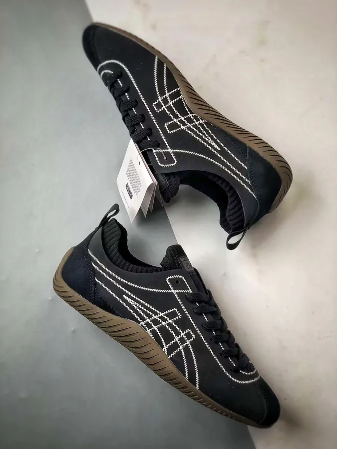 Onitsuka Tiger Sclaw Black Low Top Sneaker