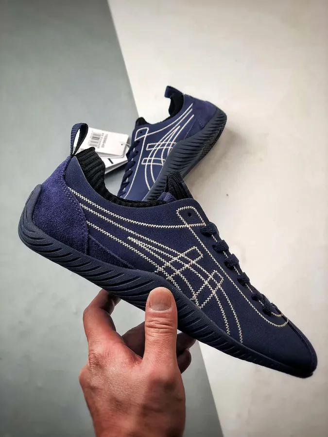 Onitsuka Tiger Sclaw Classic Low Top Sneaker
