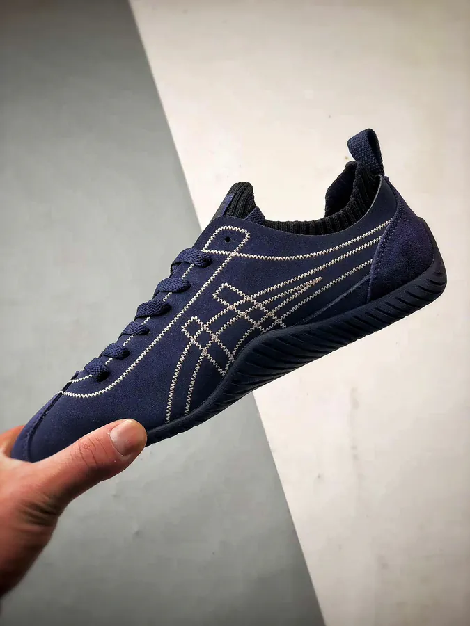 Onitsuka Tiger Sclaw Classic Low Top Sneaker