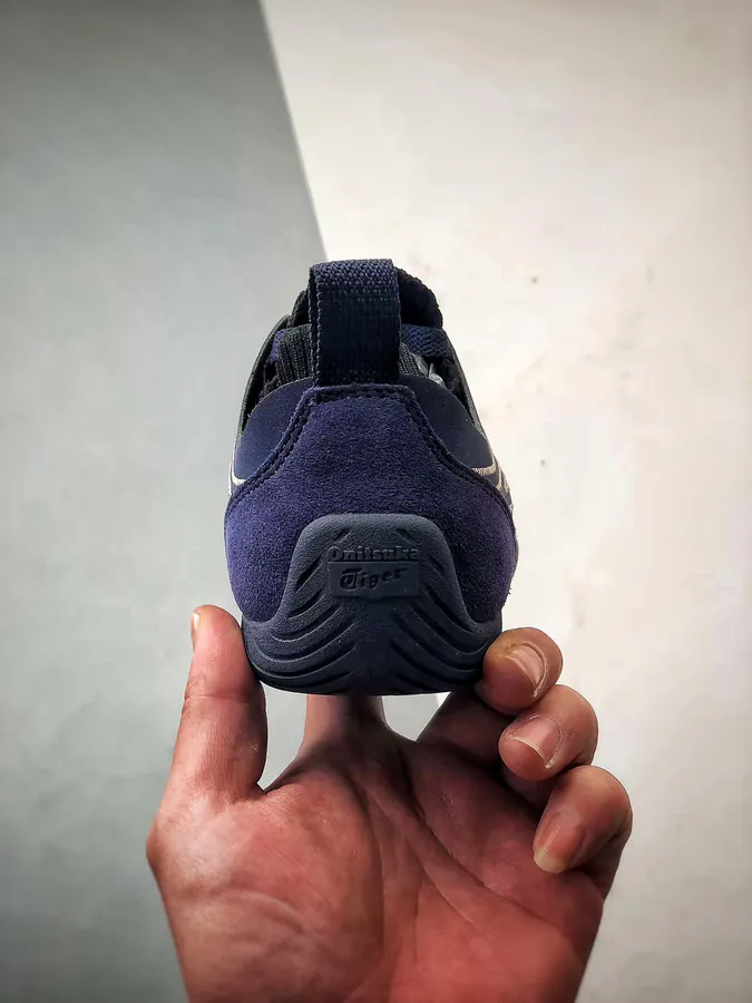 Onitsuka Tiger Sclaw Classic Low Top Sneaker
