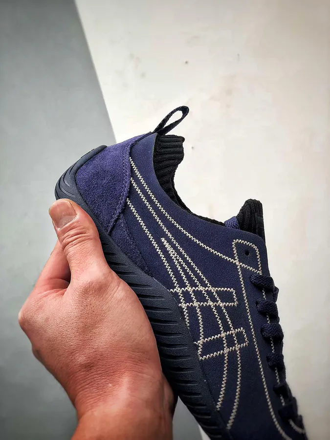 Onitsuka Tiger Sclaw Classic Low Top Sneaker
