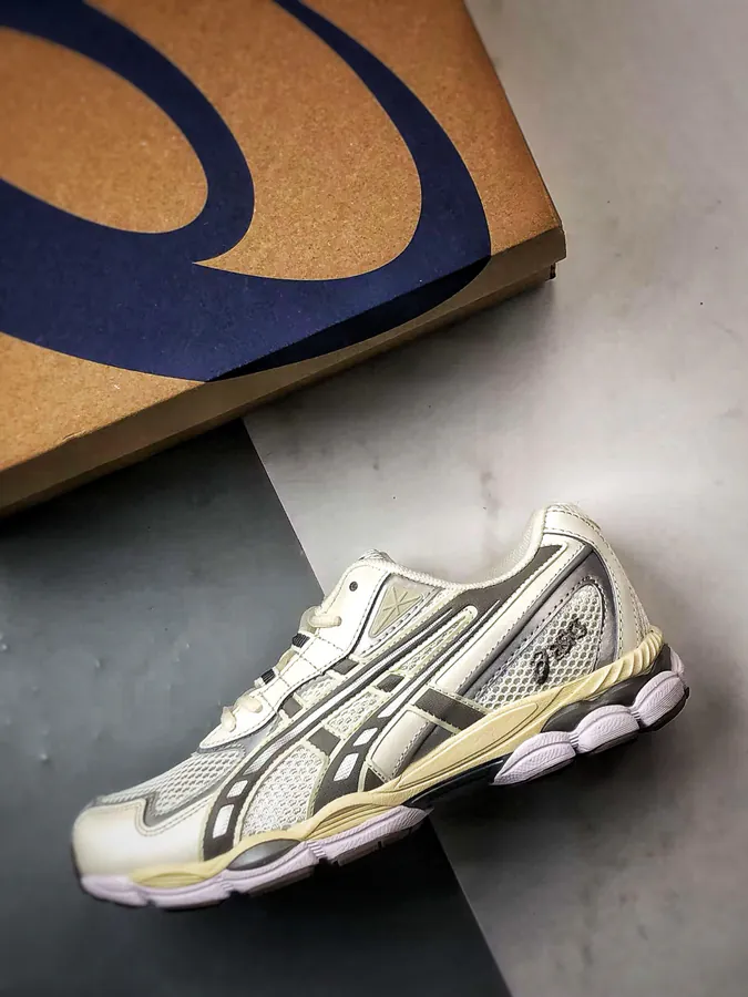 Gel C Retro Sneaker in Stone Gray
