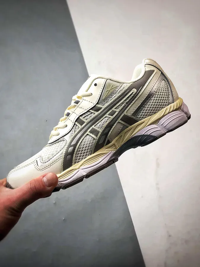 Gel C Retro Sneaker in Stone Gray