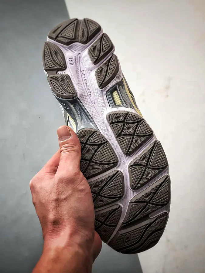 Gel C Retro Sneaker in Stone Gray