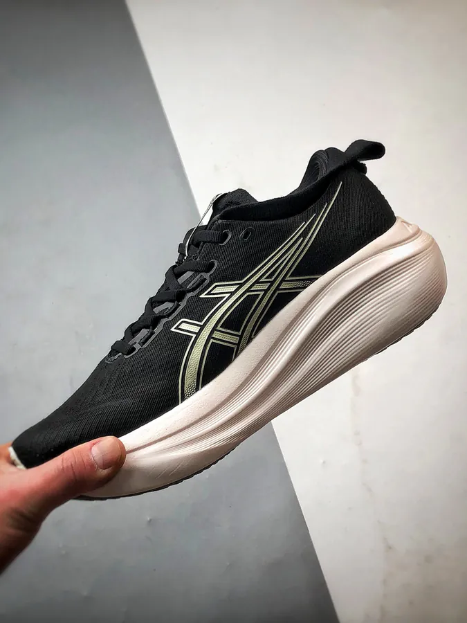 Asics Gel Nimbus 27 Comfortable and Lightweight Running Shoes