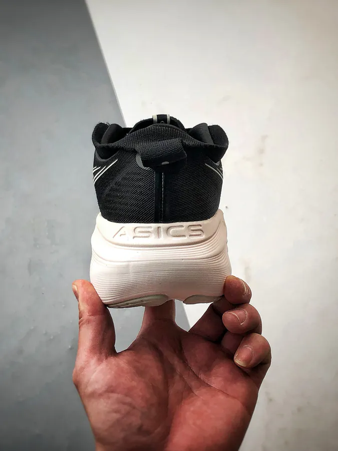 Asics Gel Nimbus 27 Comfortable and Lightweight Running Shoes