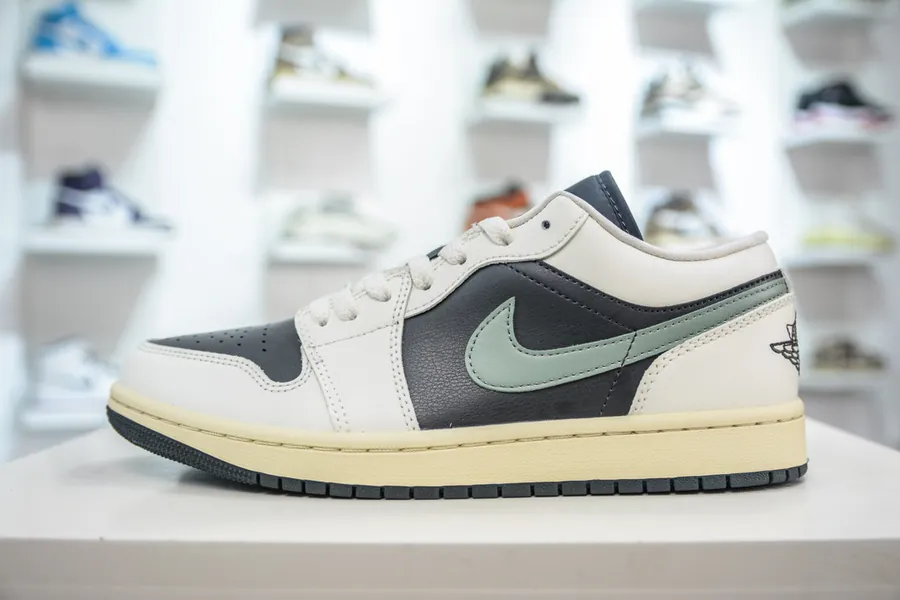 Air Jordan 1 Low DC0774 001