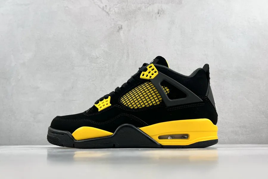 Air 4 'Th' 4 Basketball Shoe