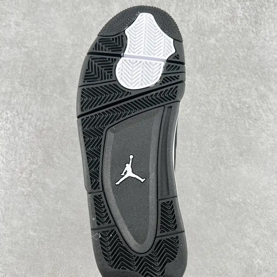FQ8138 001 Retro Air 4 Basketball Shoes